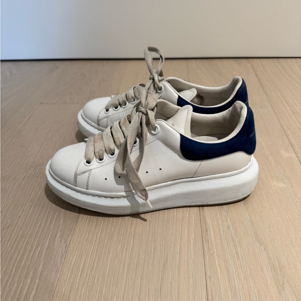 Alexander McQueen White sneakers with Navy Suede